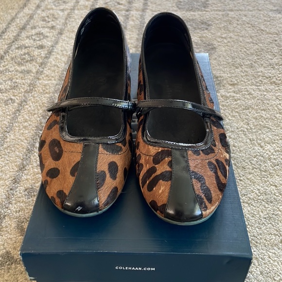 🍎SOLD Cole Haan Nike leopard print pony hair Mary Jane flats 10B Velcro Strap - Picture 4 of 11
